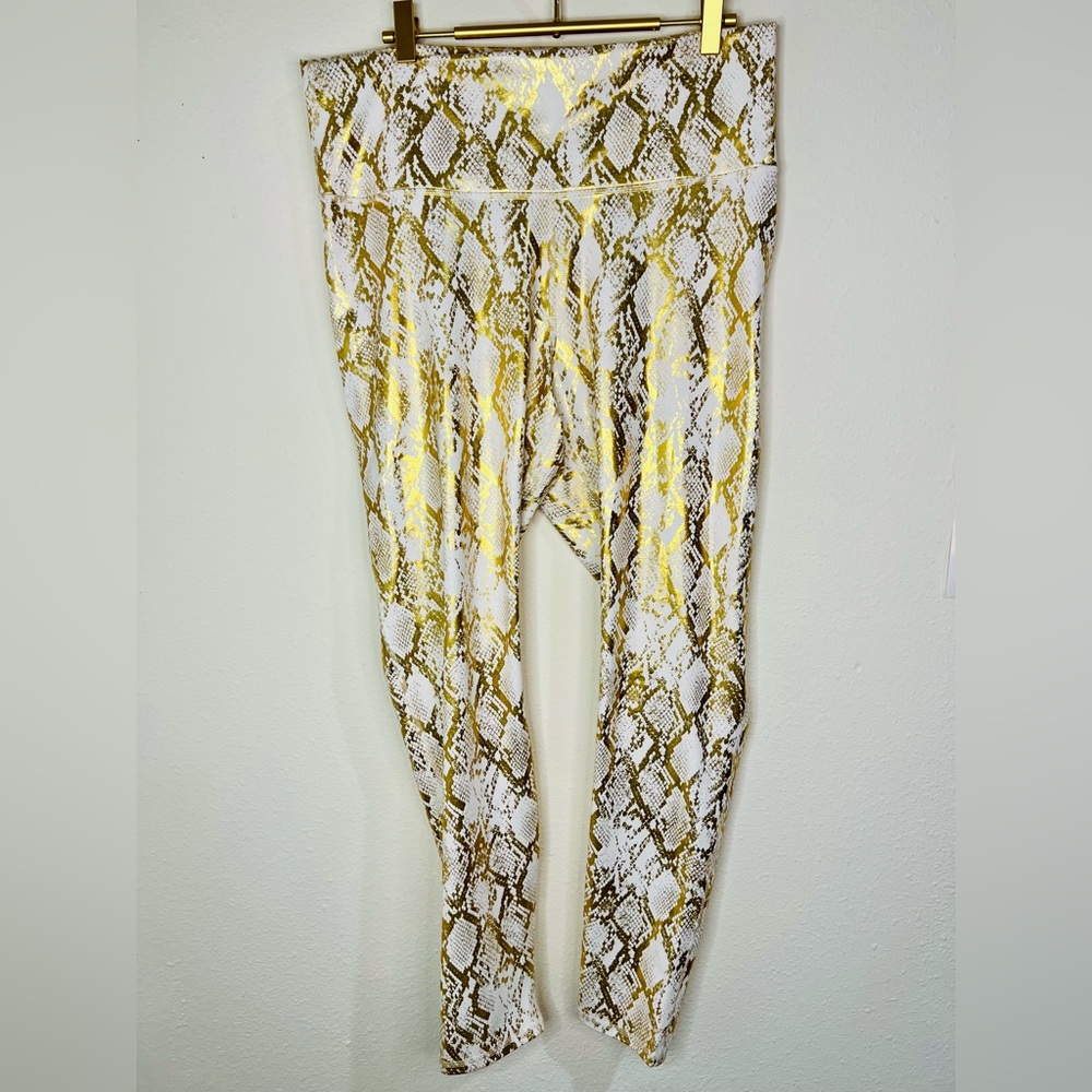 ๐ Fabletics High Waisted Foil Leggings Size 1X Copper Foil Snake - Picture 4 of 10